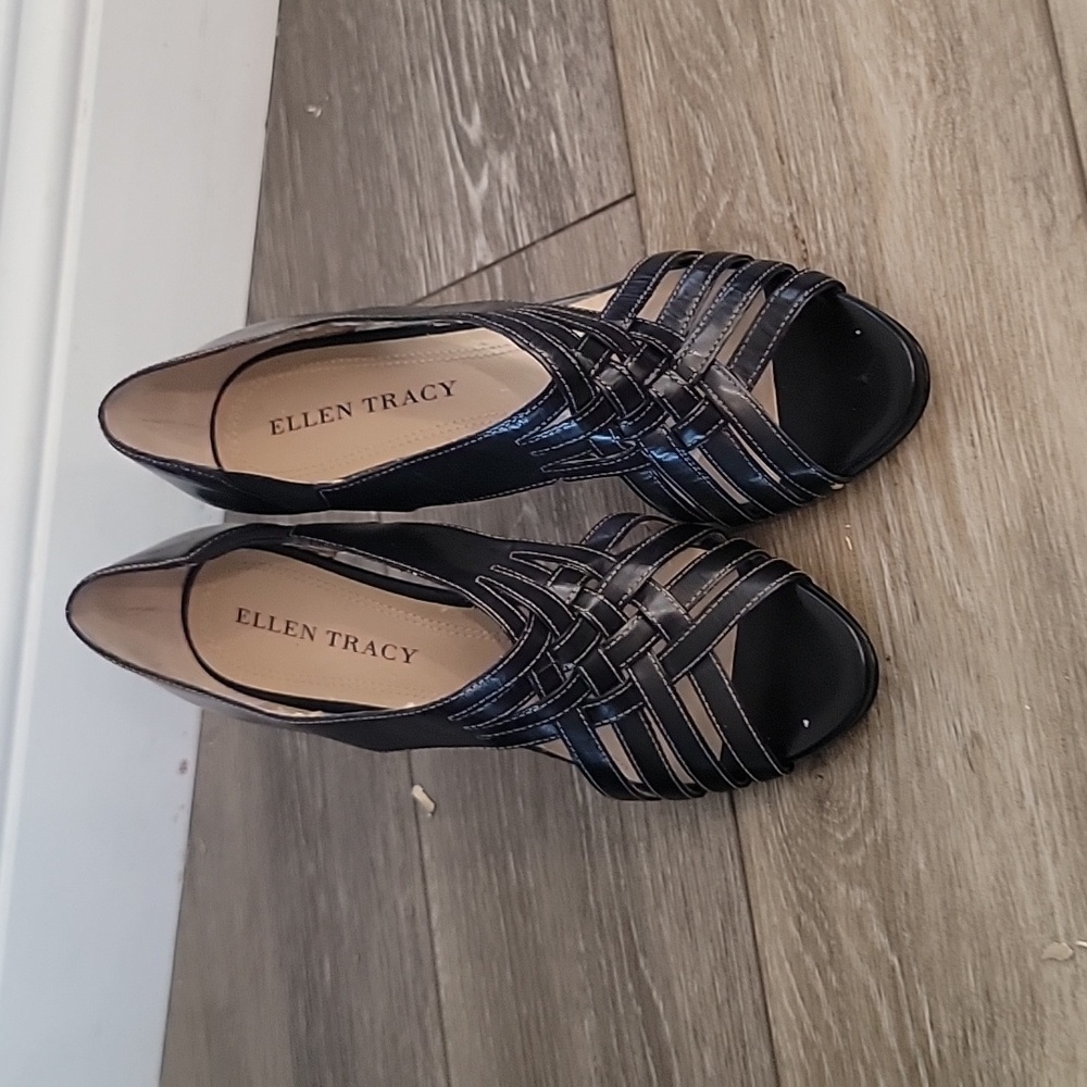 Shoes size 6.50